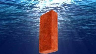 如果把磚頭扔進馬里亞納海溝，它會沉到海底嗎？