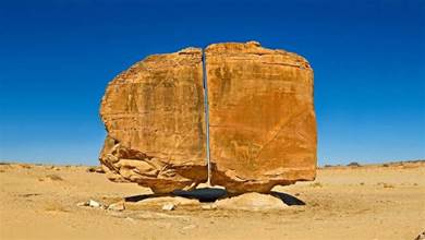 巨石被精准切成兩半，科學家稱不是人類幹的，至今仍是不解之謎